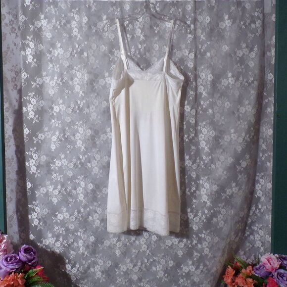 Vintage 60s Slip 1960s White Nylon Lace Bridal Pinup Vanity Fair Size Medium S/M - Picture 3 of 7